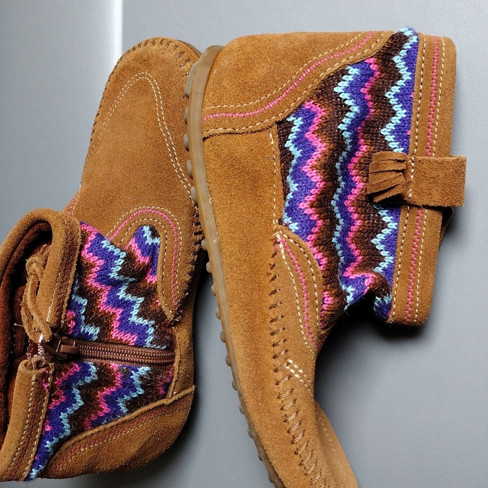 MINNETONKA GIRL 4 BROWN SUEDE BOOTIES PINK BLUE AZTEC SWEATER ZIP ENTRY